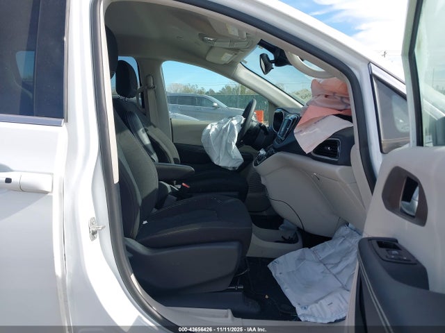 2C4RC1CG5RR120926 Chrysler Voyager Lx