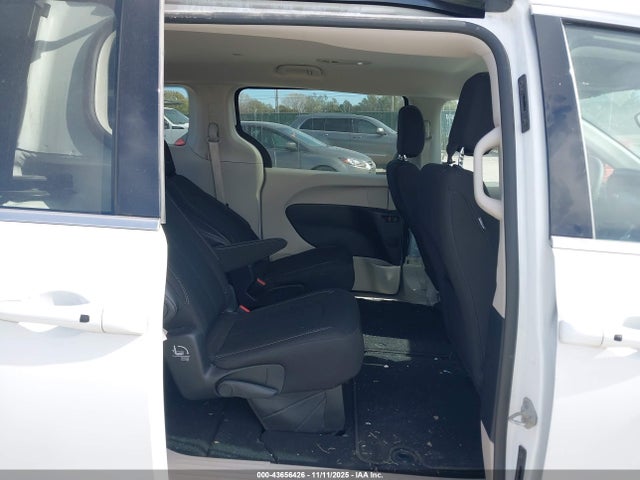2C4RC1CG5RR120926 Chrysler Voyager Lx