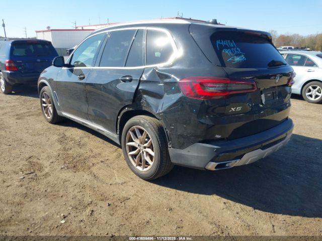 2022 BMW X5 5UXCR6C04N9K10846 Photo 2