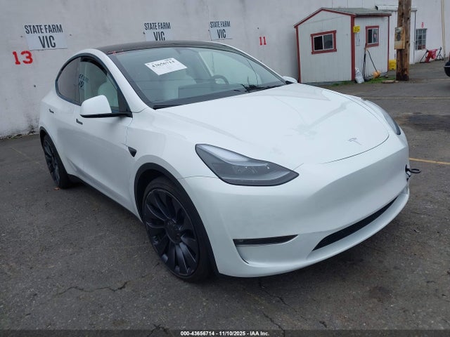 2024 TESLA MODEL Y 7SAYGDEFXRF161301 Photo 0