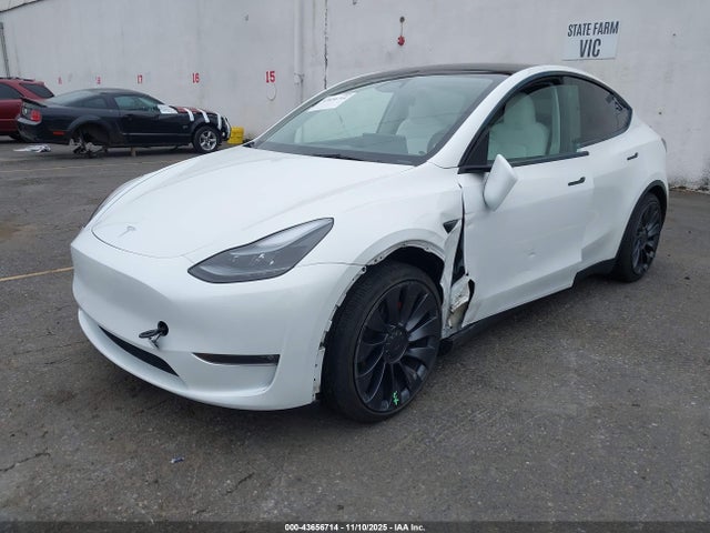 2024 TESLA MODEL Y 7SAYGDEFXRF161301 Photo 1