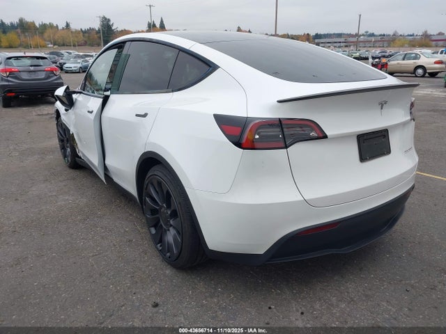 2024 TESLA MODEL Y 7SAYGDEFXRF161301 Photo 2