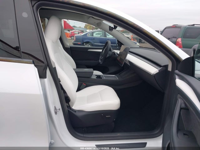 2024 TESLA MODEL Y 7SAYGDEFXRF161301 Photo 4