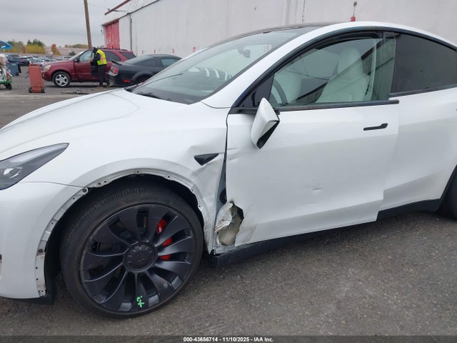 2024 TESLA MODEL Y 7SAYGDEFXRF161301 Photo 5