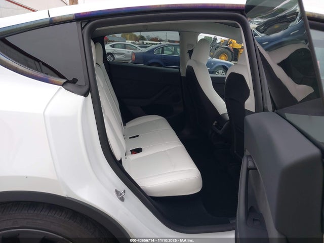 2024 TESLA MODEL Y 7SAYGDEFXRF161301 Photo 7