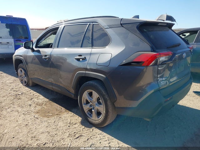 Toyota Rav4 Xle 2021 2T3W1RFV0MC117241 Image 3