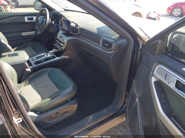 2022 FORD EXPLORER 1FMSK8JH2NGB87998 Photo 4