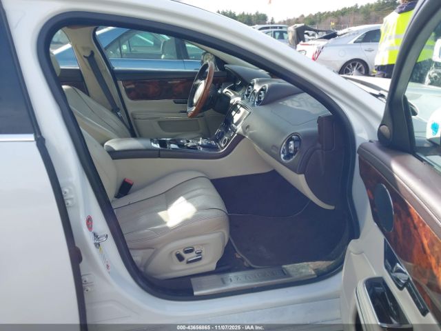 2011 JAGUAR XJ SAJWA2GB0BLV15125 Photo 4