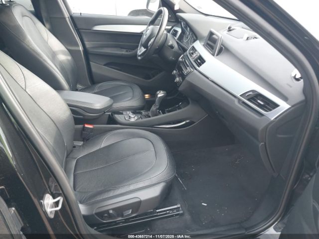 2016 BMW X1 WBXHT3C31G5E48381 Photo 4