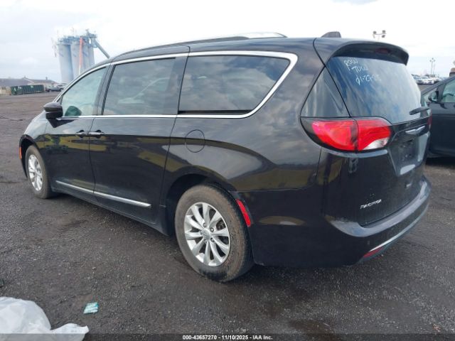 2018 CHRYSLER PACIFICA 2C4RC1BG2JR142064 Photo 2