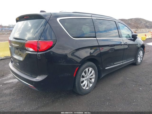 2018 CHRYSLER PACIFICA 2C4RC1BG2JR142064 Photo 3