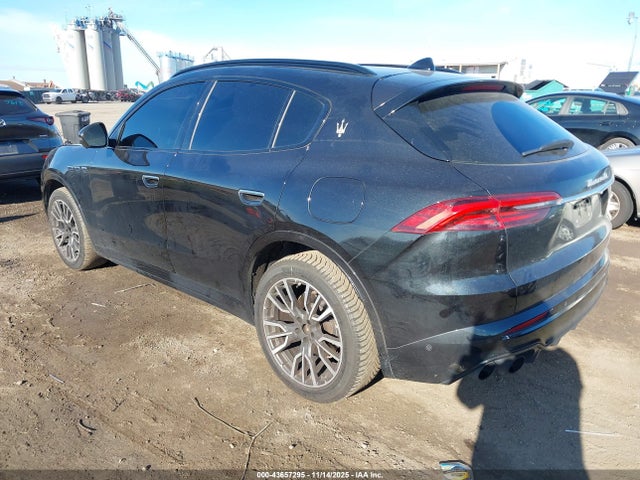 2023 MASERATI GRECALE ZN682AVA5P7429445 Photo 2