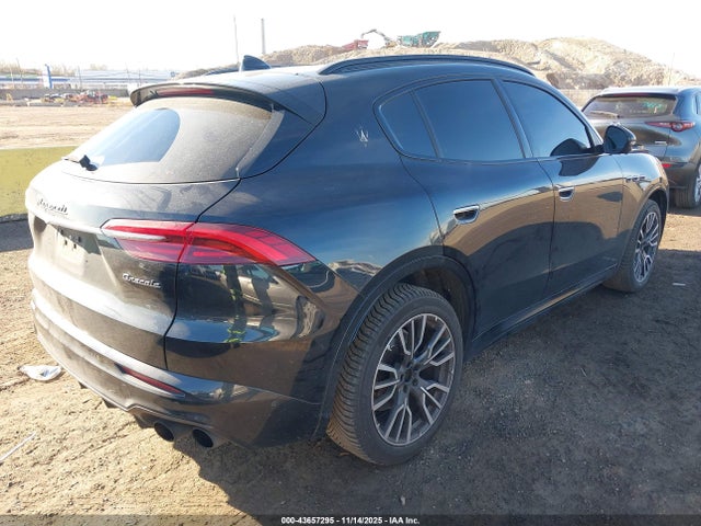 2023 MASERATI GRECALE ZN682AVA5P7429445 Photo 3
