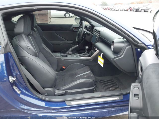 2025 TOYOTA GR86 JF1ZNBE10S8760266 Photo 4