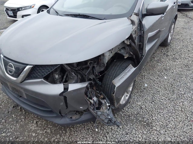 JN1BJ1CR3KW317957 Nissan Rogue Sport S