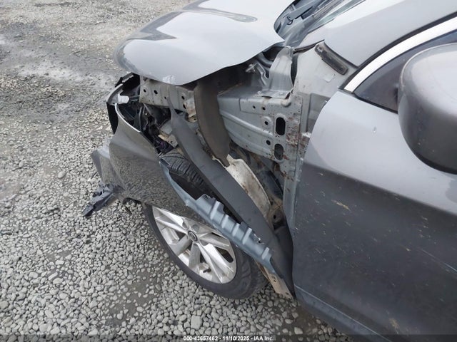 JN1BJ1CR3KW317957 Nissan Rogue Sport S
