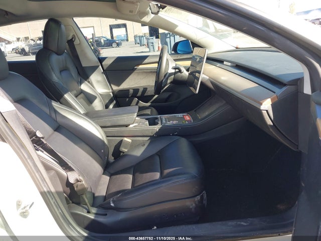 2021 TESLA MODEL 3 5YJ3E1EB7MF048424 Photo 4