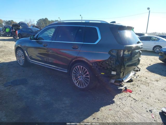 2021 BMW X7 5UXCW2C05M9H20996 Photo 2