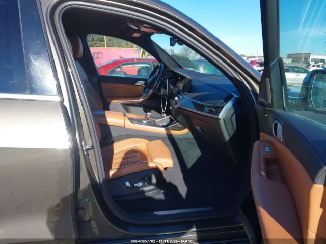 2021 BMW X7 5UXCW2C05M9H20996 Photo 4