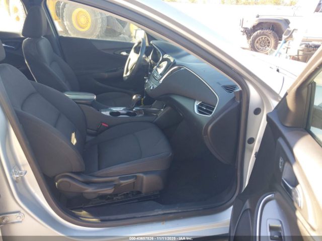 2019 CHEVROLET MALIBU 1G1ZD5STXKF168138 Photo 4