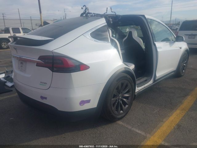 2019 TESLA MODEL X 5YJXCDE25KF151444 Photo 3