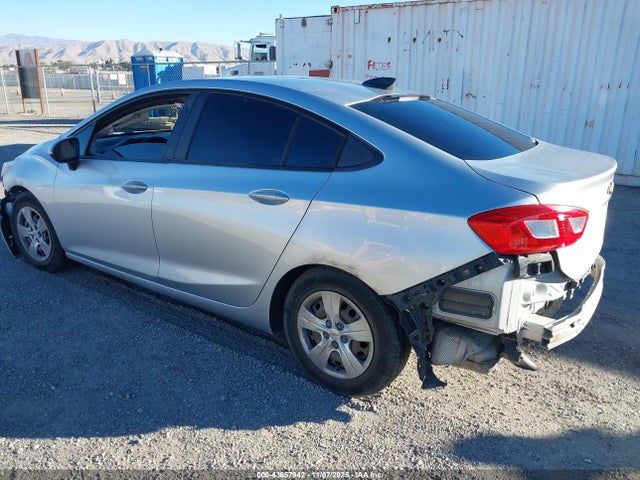 2017 CHEVROLET CRUZE 1G1BC5SM9H7222836 Photo 2
