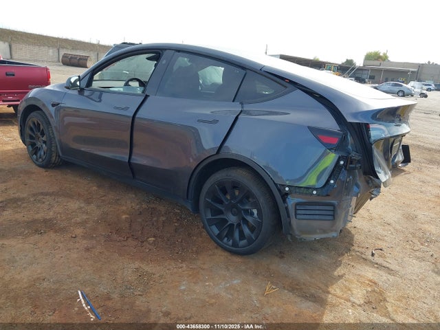 2023 TESLA MODEL Y 7SAYGAEE6PF815245 Photo 2