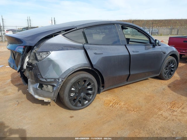 2023 TESLA MODEL Y 7SAYGAEE6PF815245 Photo 3