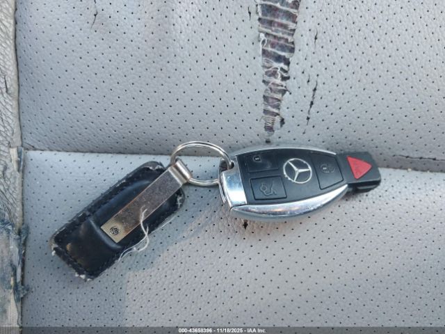 2012 MERCEDES-BENZ C 300 WDDGF8BB7CR198575 Photo 10