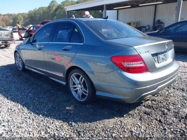 2012 MERCEDES-BENZ C 300 WDDGF8BB7CR198575 Photo 2