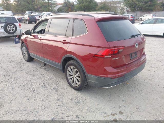 2018 VOLKSWAGEN TIGUAN 3VV0B7AX5JM125767 Photo 2