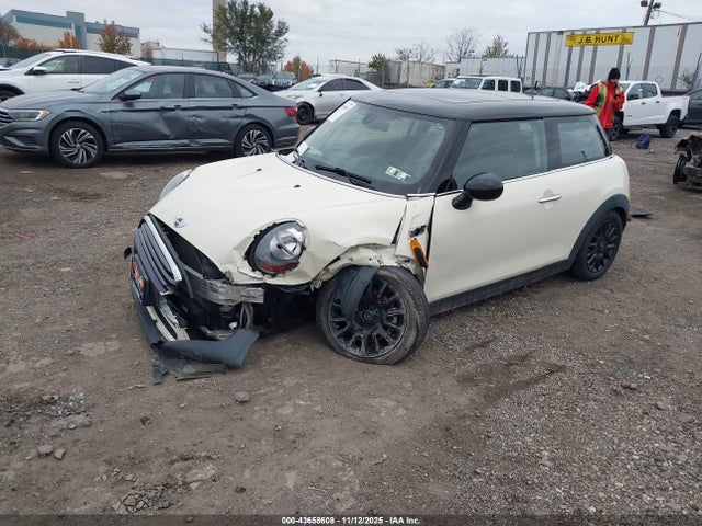 2018 MINI HARDTOP WMWXP5C50J2G64223 Photo 1