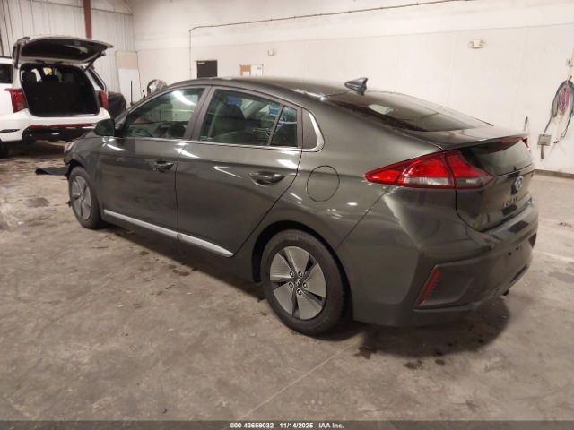 2022 HYUNDAI IONIQ HYBRID KMHC75LC2NU266871 Photo 2