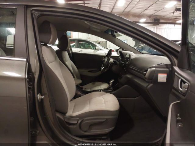 2022 HYUNDAI IONIQ HYBRID KMHC75LC2NU266871 Photo 4