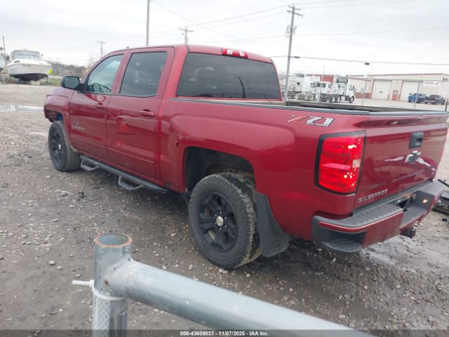 2018 CHEVROLET SILVERADO 1500 3GCUKREC6JG585828 Photo 2