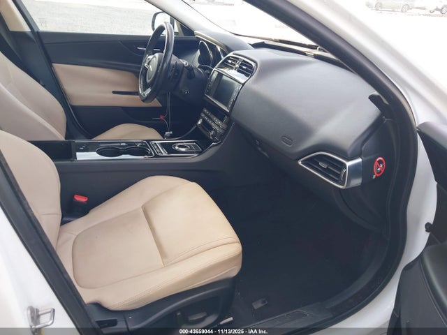 2017 JAGUAR XE SAJAD4BG6HA965947 Photo 4