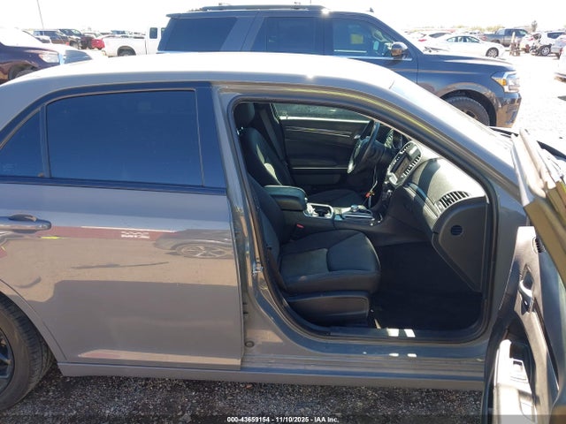 43659154 :رقم المزاد ، 2C3CCAAG0JH216504 vin ، 2018 Chrysler 300 Touring مزاد بيع