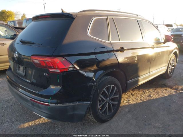 2018 VOLKSWAGEN TIGUAN 3VV3B7AX0JM185520 Photo 3