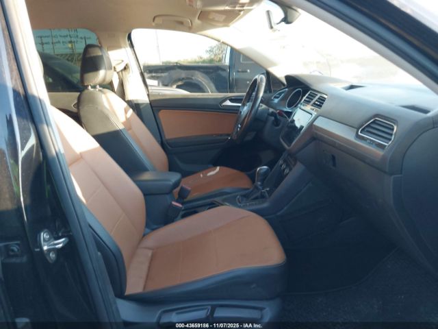 2018 VOLKSWAGEN TIGUAN 3VV3B7AX0JM185520 Photo 4