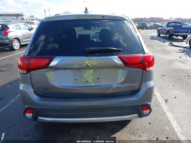 Mitsubishi Outlander Se 2018 JA4AD3A35JZ016575 Image 16