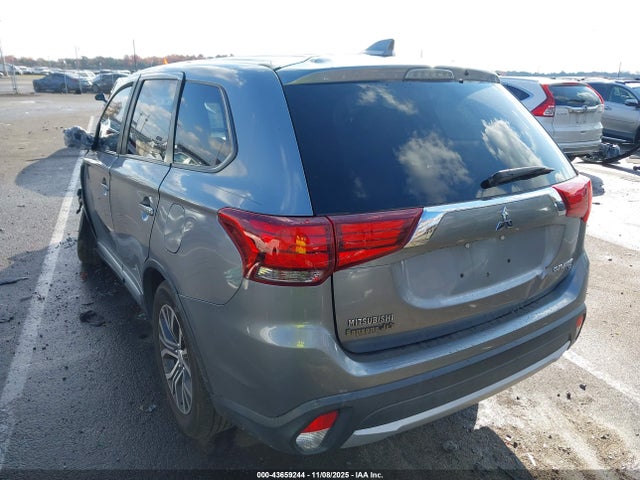 Mitsubishi Outlander Se 2018 JA4AD3A35JZ016575 Image 3
