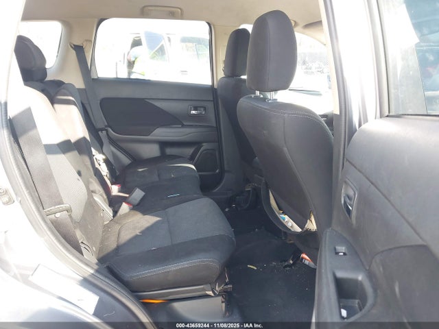 Mitsubishi Outlander Se 2018 JA4AD3A35JZ016575 Image 8