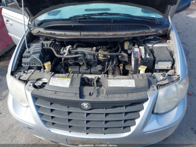 2005 CHRYSLER TOWN & COUNTRY 2C4GP54L25R284241 Photo 9