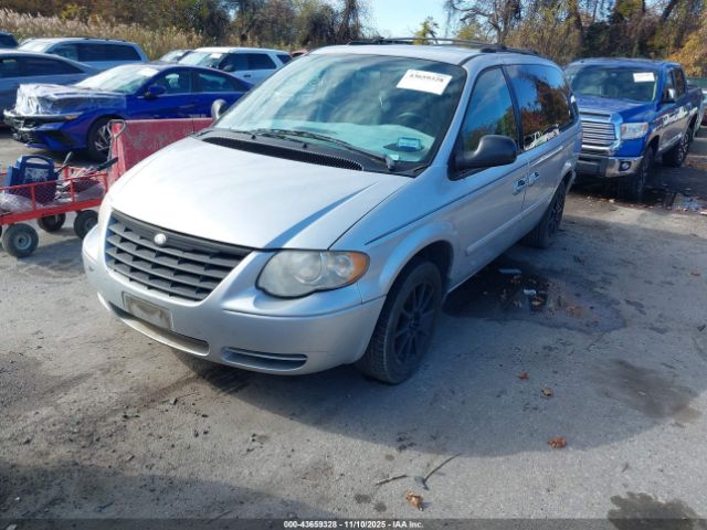 2005 CHRYSLER TOWN & COUNTRY 2C4GP54L25R284241 Photo 1