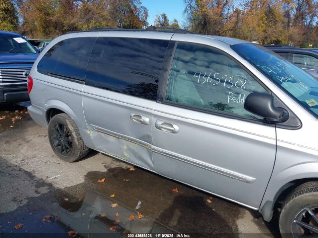 2005 CHRYSLER TOWN & COUNTRY 2C4GP54L25R284241 Photo 5