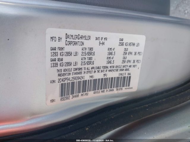 2005 CHRYSLER TOWN & COUNTRY 2C4GP54L25R284241 Photo 8