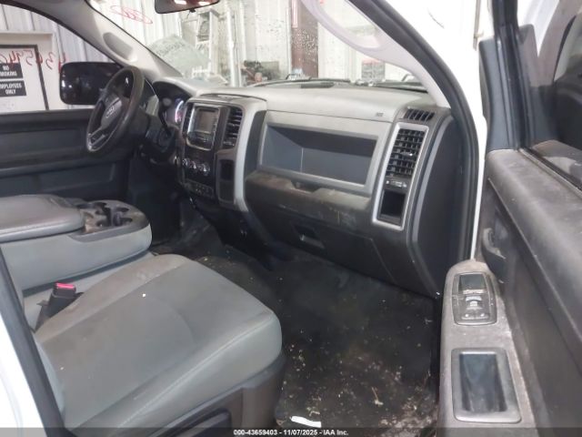 2017 RAM 2500 3C6UR5CL6HG540896 Photo 4