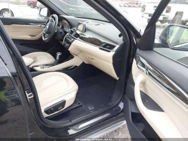 2016 BMW X1 WBXHT3C33GP883193 Photo 4