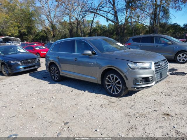 2017 AUDI Q7 WA1LAAF70HD037231