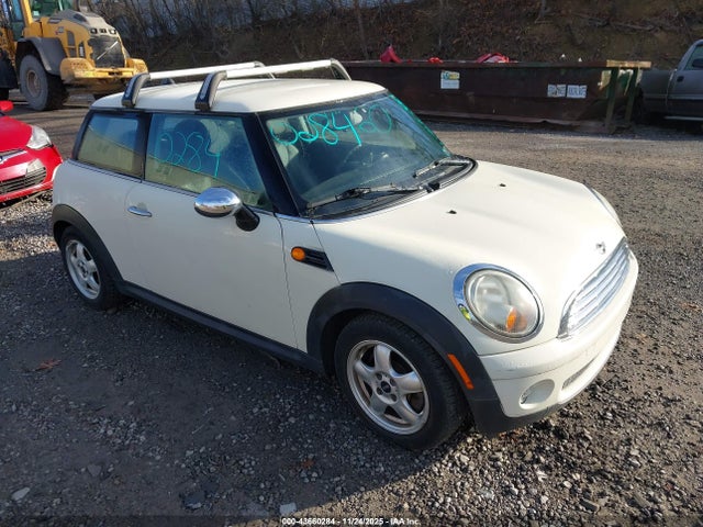 2010 MINI COOPER WMWMF3C57ATU76171 Photo 0